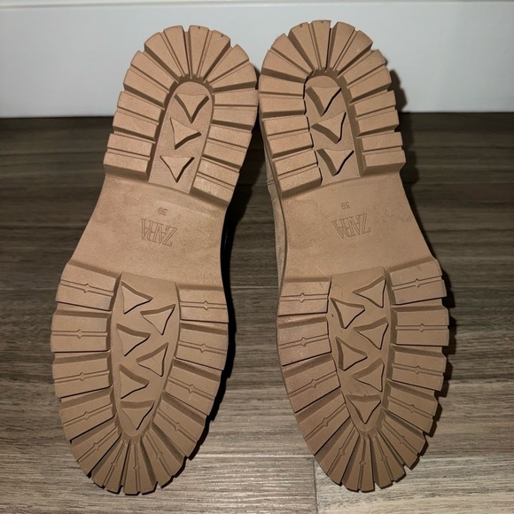 NWOT ZARA Tan/Taupe Suede Chelsea Boots - Picture 4 of 6